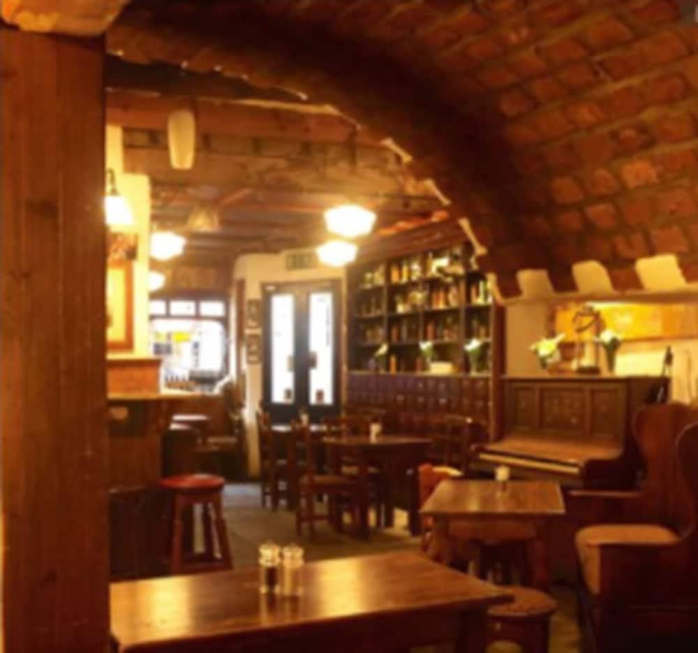 Celtic Lodge Guesthouse - Restaurant & Bar Dublin Exterior photo